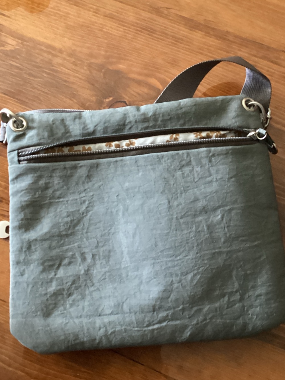 Travelon gray Crossbody Organizer Bag - Picture 2 of 6